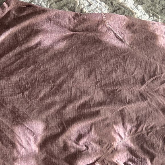 Lulu lemon t shirt in lavender - Picture 3 of 4